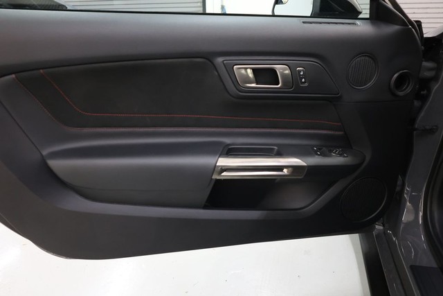 Ford Mustang Vehicle Full-screen Gallery Image 73