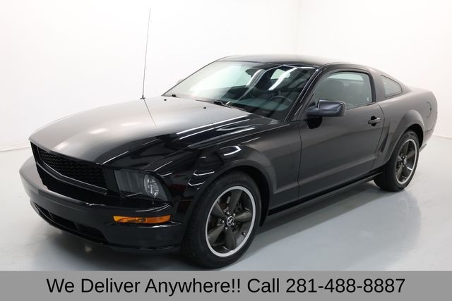 Ford Mustang Vehicle Full-screen Gallery Image 03