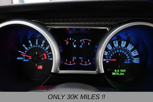 Ford Mustang Vehicle Full-screen Gallery Image 08