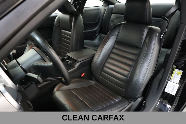 Ford Mustang Vehicle Full-screen Gallery Image 11