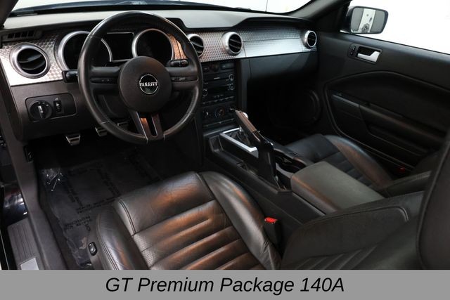Ford Mustang Vehicle Full-screen Gallery Image 12