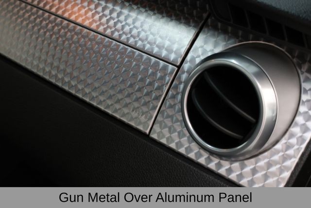 Ford Mustang Vehicle Full-screen Gallery Image 14