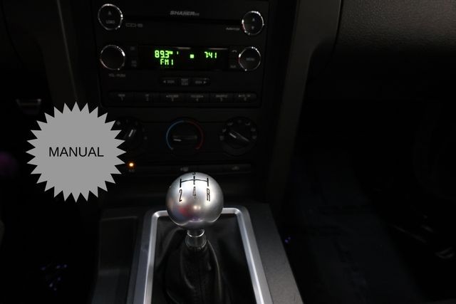 Ford Mustang Vehicle Full-screen Gallery Image 19