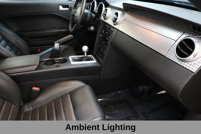 Ford Mustang Vehicle Full-screen Gallery Image 21