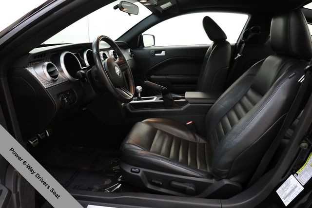 Ford Mustang Vehicle Full-screen Gallery Image 23