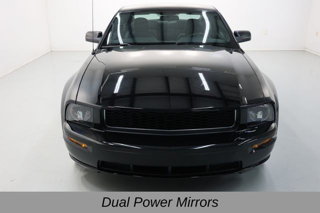 Ford Mustang Vehicle Full-screen Gallery Image 31
