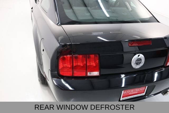 Ford Mustang Vehicle Full-screen Gallery Image 32
