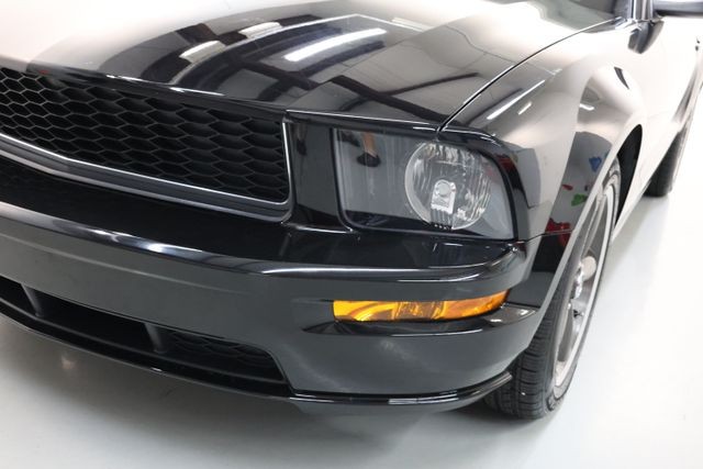Ford Mustang Vehicle Full-screen Gallery Image 38
