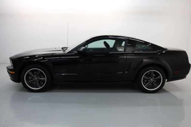 Ford Mustang Vehicle Full-screen Gallery Image 42