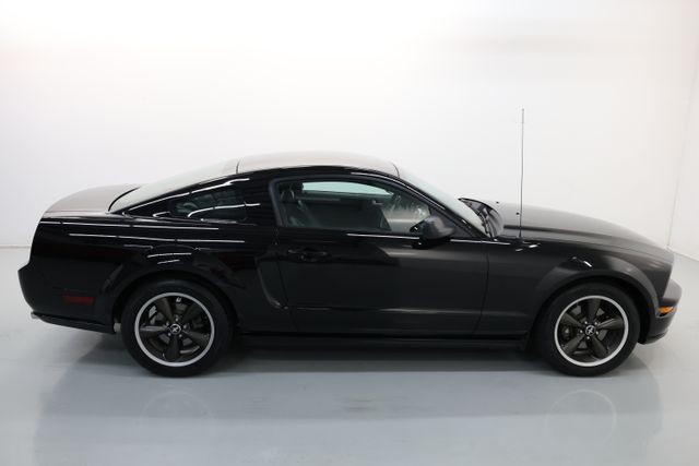 Ford Mustang Vehicle Full-screen Gallery Image 45
