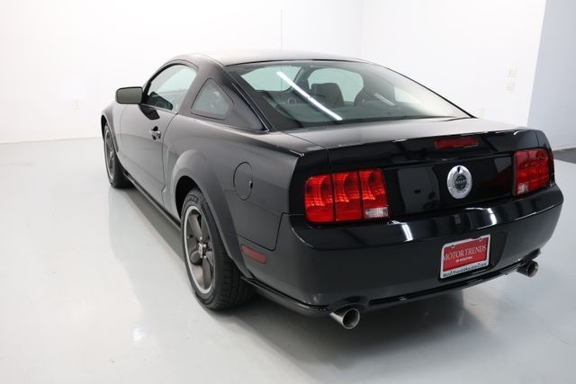 Ford Mustang Vehicle Full-screen Gallery Image 46
