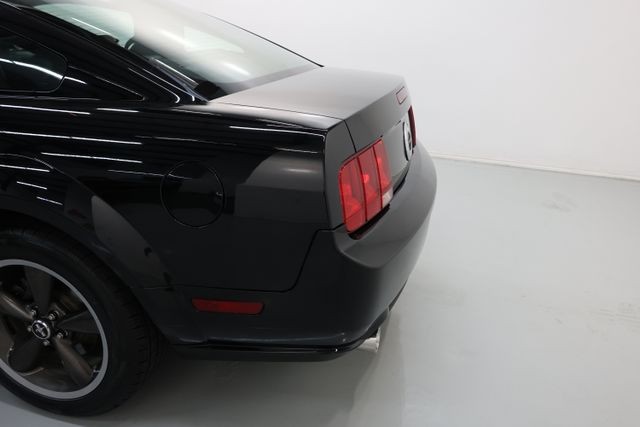 Ford Mustang Vehicle Full-screen Gallery Image 49