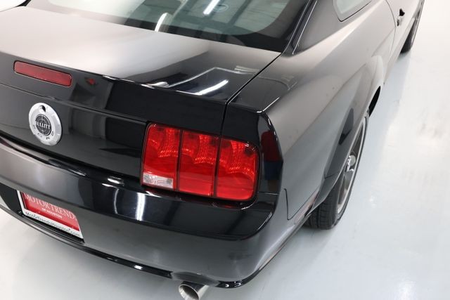 Ford Mustang Vehicle Full-screen Gallery Image 50