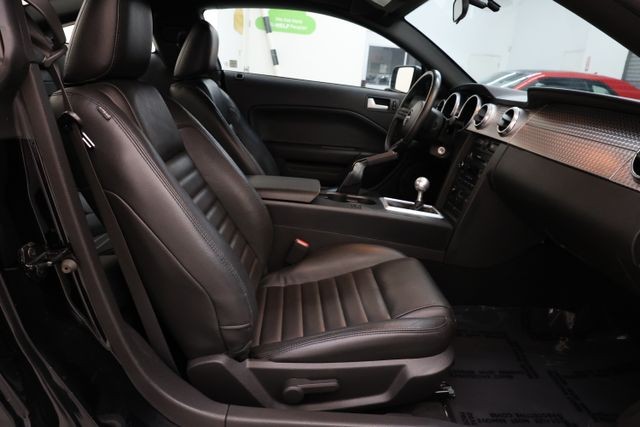 Ford Mustang Vehicle Full-screen Gallery Image 60