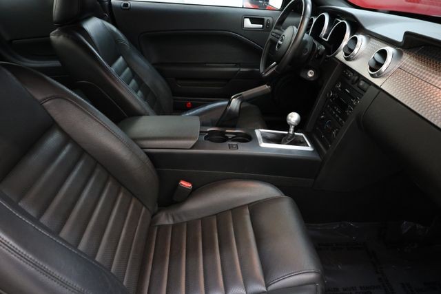 Ford Mustang Vehicle Full-screen Gallery Image 61