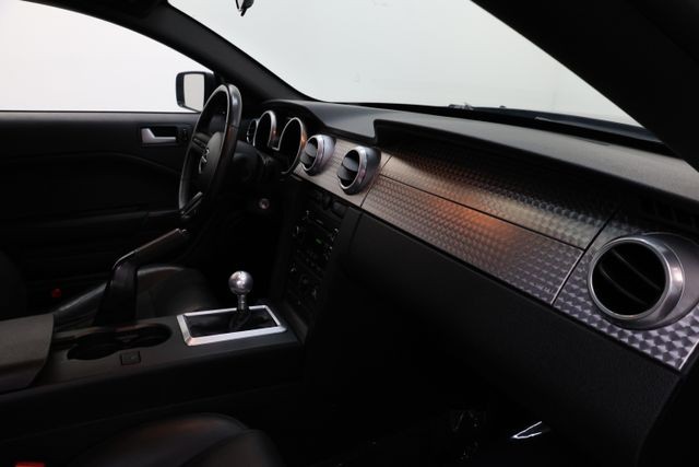 Ford Mustang Vehicle Full-screen Gallery Image 62