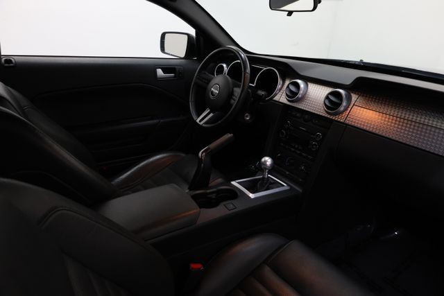 Ford Mustang Vehicle Full-screen Gallery Image 63