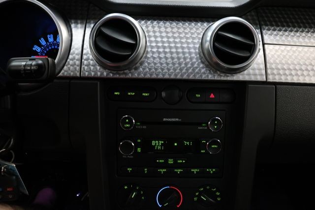 Ford Mustang Vehicle Full-screen Gallery Image 69