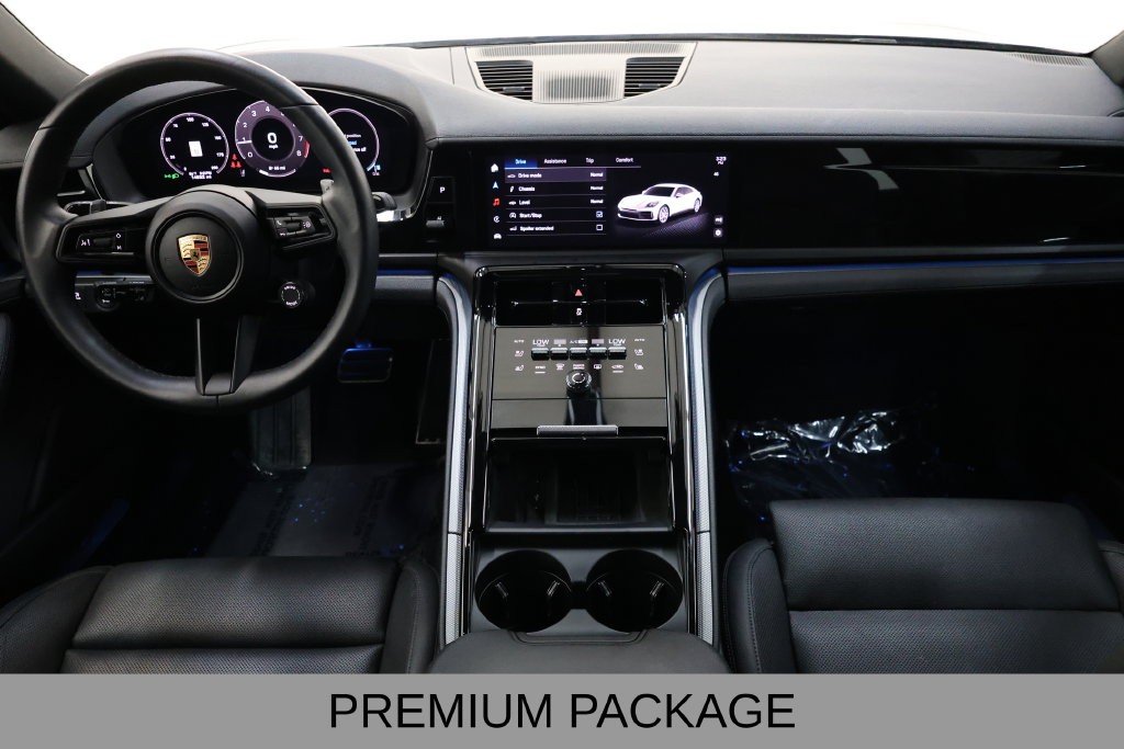 Porsche Panamera Vehicle Full-screen Gallery Image 12