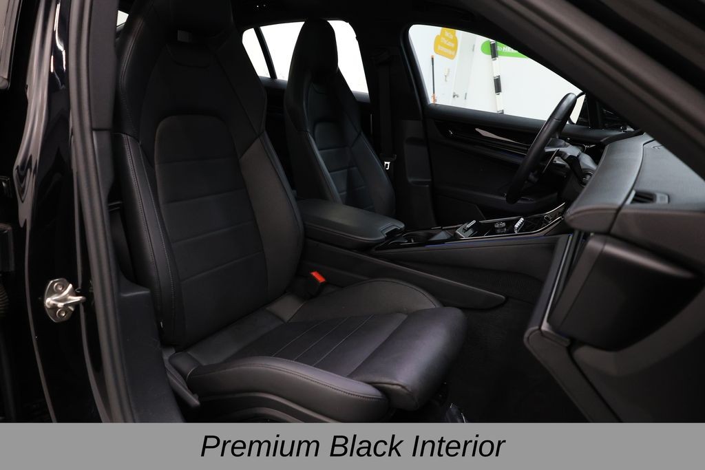 Porsche Panamera Vehicle Full-screen Gallery Image 14
