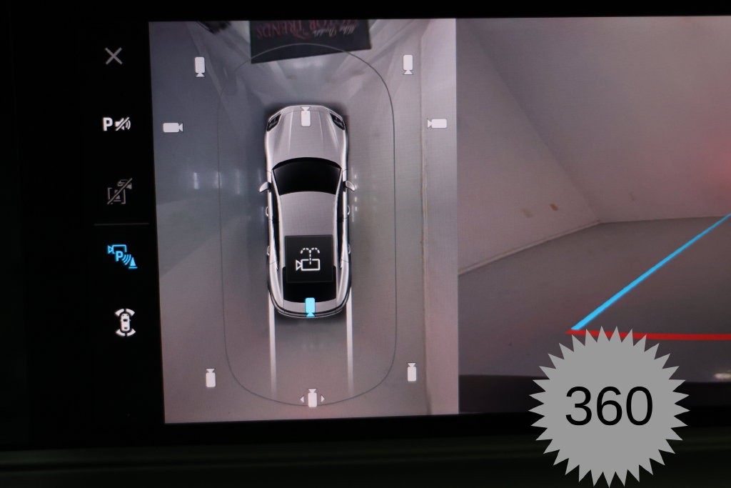 Porsche Panamera Vehicle Full-screen Gallery Image 20