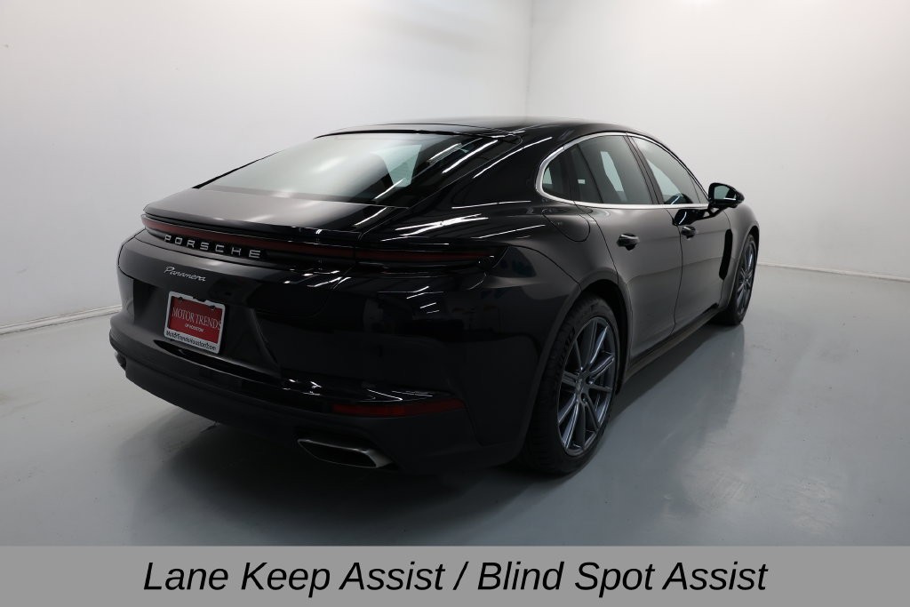 Porsche Panamera Vehicle Full-screen Gallery Image 25