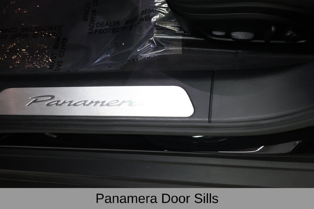 Porsche Panamera Vehicle Full-screen Gallery Image 29