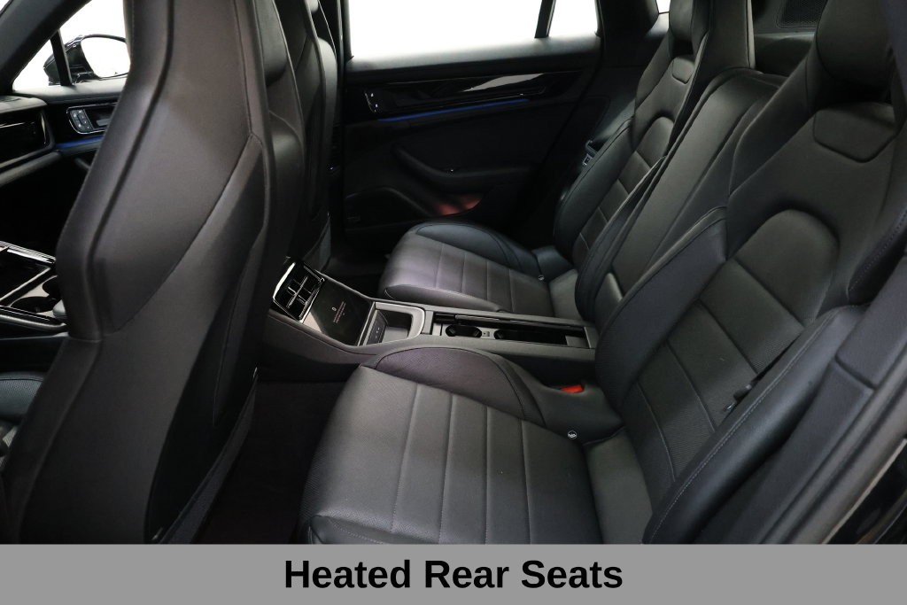 Porsche Panamera Vehicle Full-screen Gallery Image 34