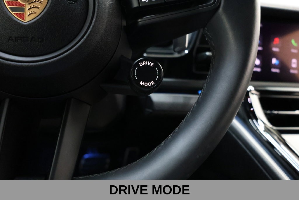 Porsche Panamera Vehicle Full-screen Gallery Image 40