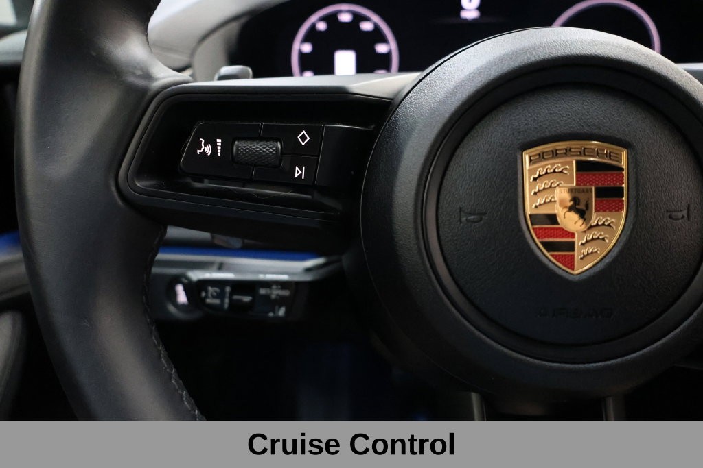 Porsche Panamera Vehicle Full-screen Gallery Image 43