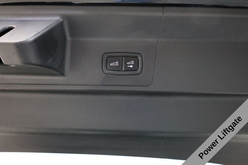 Porsche Panamera Vehicle Full-screen Gallery Image 48