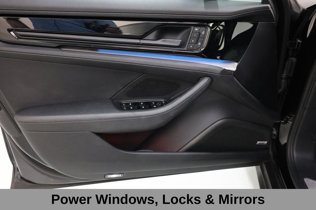 Porsche Panamera Vehicle Full-screen Gallery Image 50