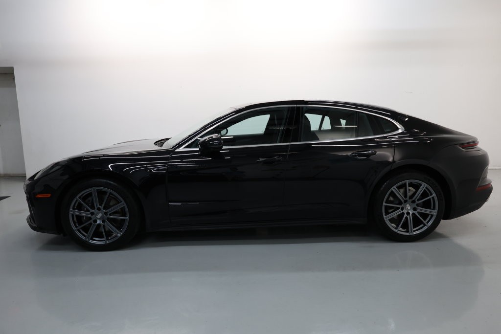 Porsche Panamera Vehicle Full-screen Gallery Image 53