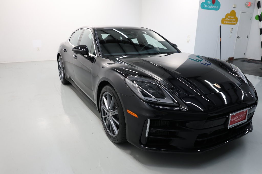 Porsche Panamera Vehicle Full-screen Gallery Image 56