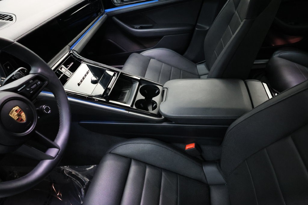 Porsche Panamera Vehicle Full-screen Gallery Image 69