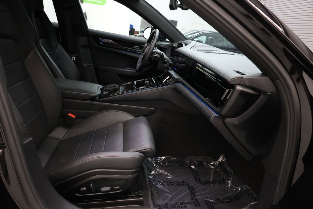 Porsche Panamera Vehicle Full-screen Gallery Image 70