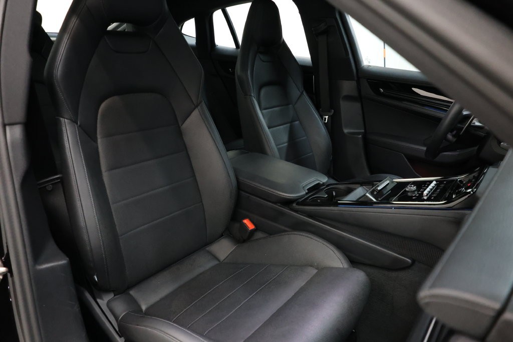 Porsche Panamera Vehicle Full-screen Gallery Image 73