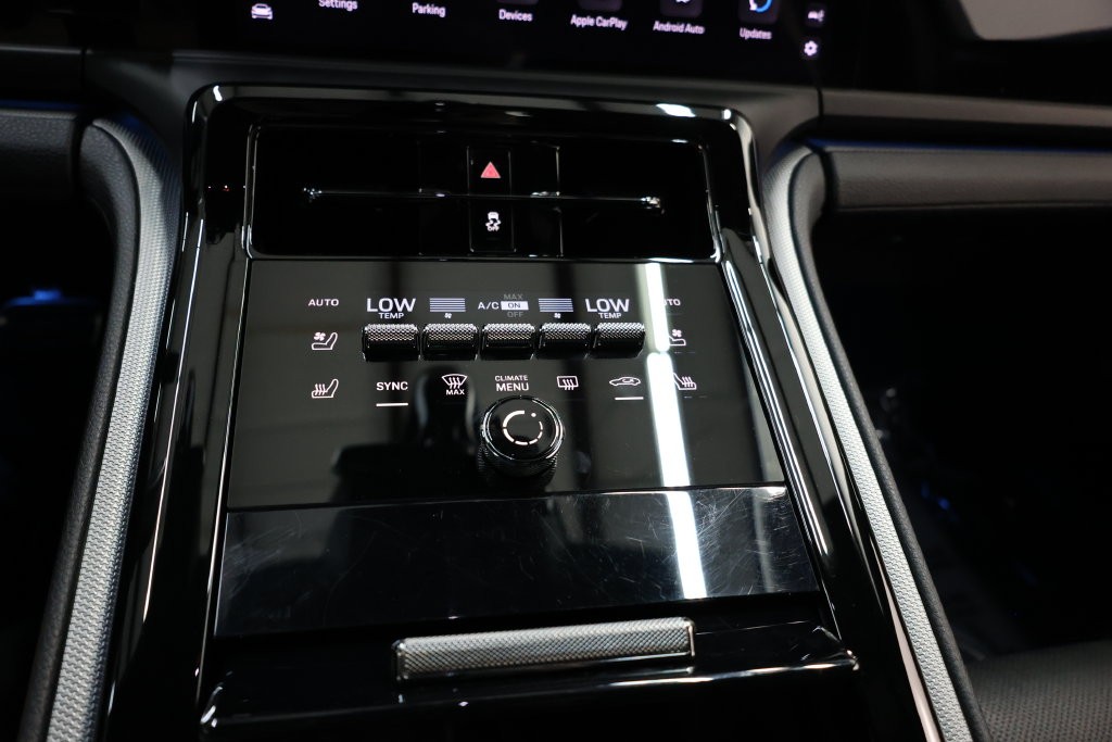 Porsche Panamera Vehicle Full-screen Gallery Image 74