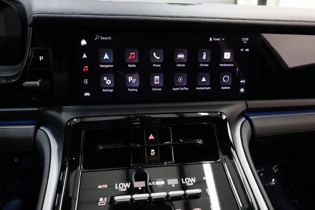 Porsche Panamera Vehicle Full-screen Gallery Image 75
