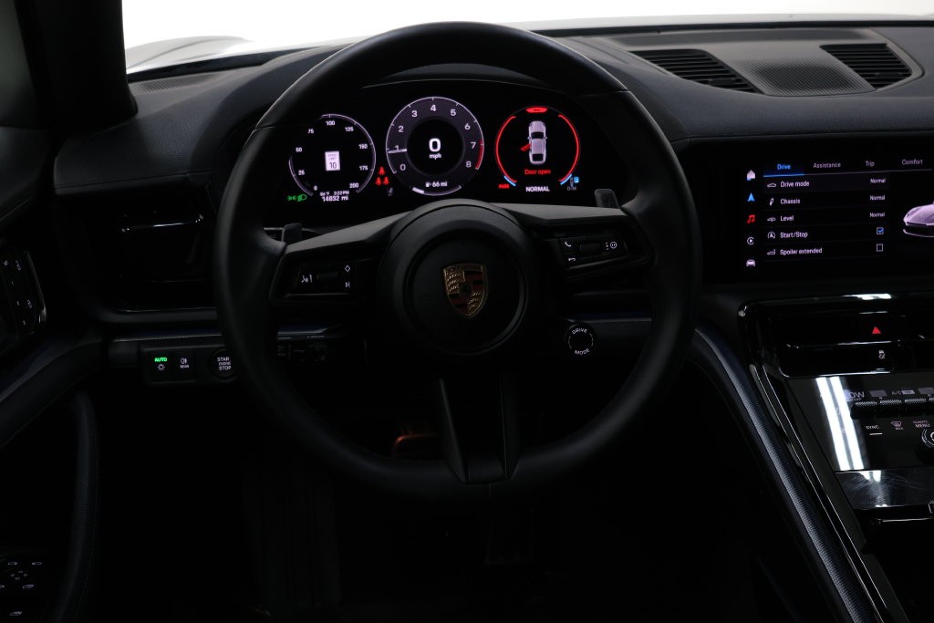 Porsche Panamera Vehicle Full-screen Gallery Image 76