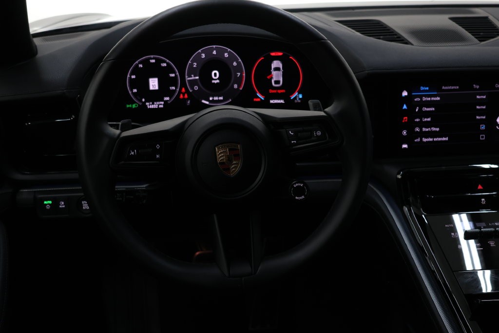 Porsche Panamera Vehicle Full-screen Gallery Image 77