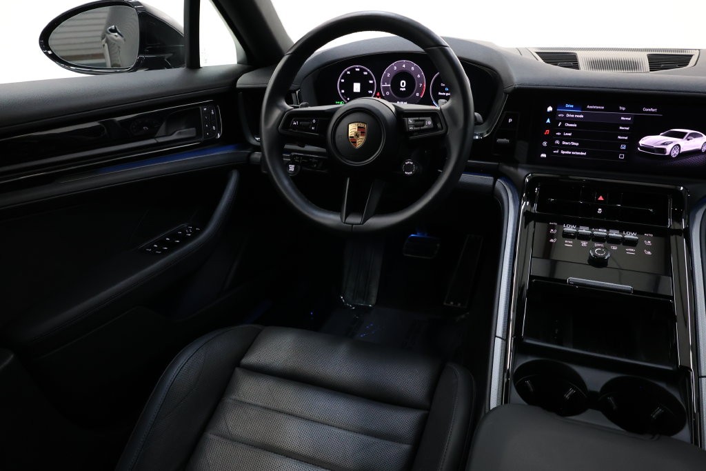 Porsche Panamera Vehicle Full-screen Gallery Image 80