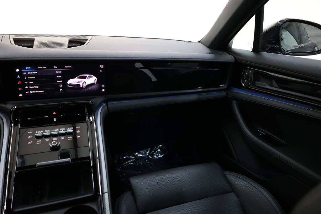 Porsche Panamera Vehicle Full-screen Gallery Image 81