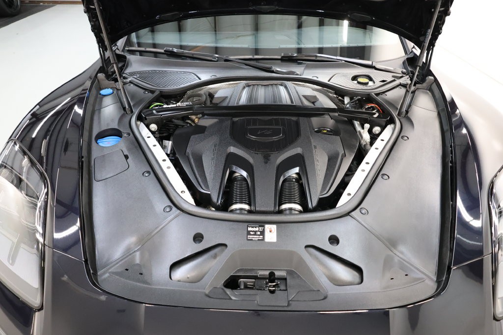 Porsche Panamera Vehicle Full-screen Gallery Image 91