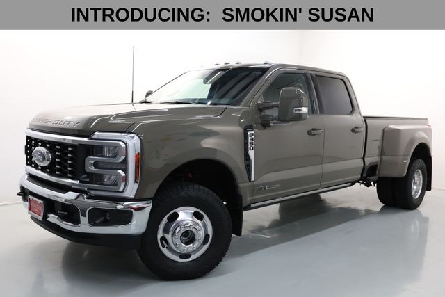 Ford F-350SD Vehicle Full-screen Gallery Image 02
