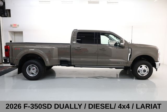 Ford F-350SD Vehicle Full-screen Gallery Image 04