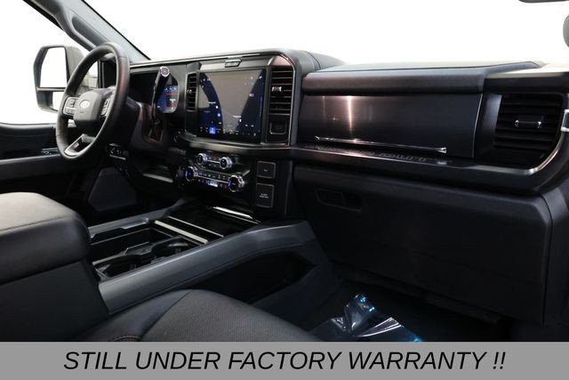 Ford F-350SD Vehicle Full-screen Gallery Image 18