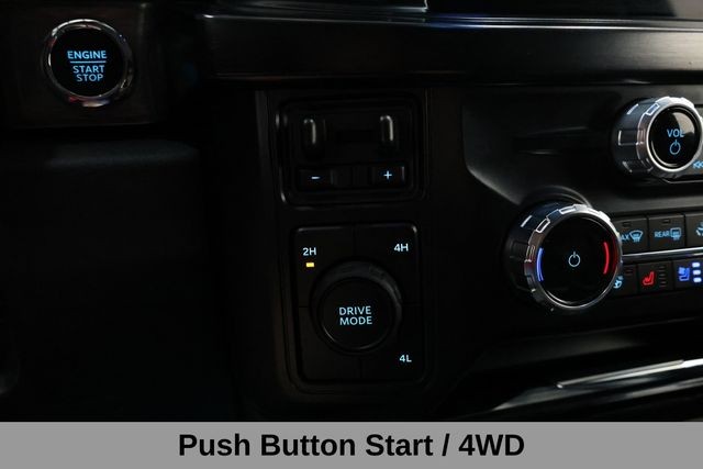 Ford F-350SD Vehicle Full-screen Gallery Image 23