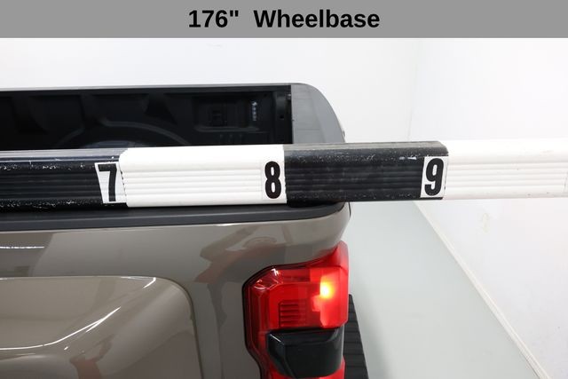 Ford F-350SD Vehicle Full-screen Gallery Image 28