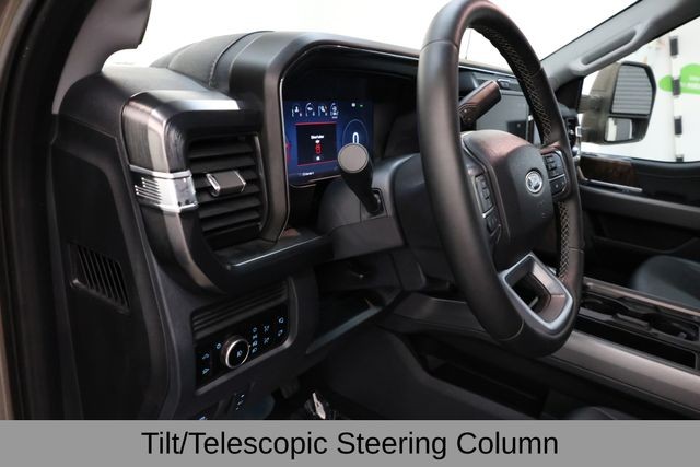 Ford F-350SD Vehicle Full-screen Gallery Image 36